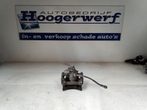 Gebruikte Remklauw (Tang) rechts-achter Volkswagen Transporter T5 2.0 TDI DRF Prijs € 40,00 Margeregeling aangeboden door Autobedrijf Hoogerwerf