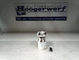 Gebruikte Benzinepomp Renault Twingo II (CN) 1.2 Prijs € 20,00 Margeregeling aangeboden door Autobedrijf Hoogerwerf