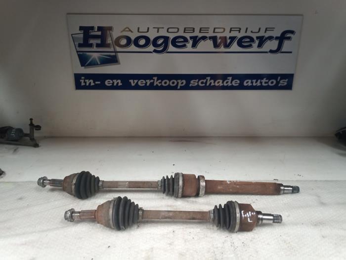 Gebruikte Aandrijfas rechts-voor Ford Fiesta 6 (JA8) 1.4 16V Prijs € 40,00 Margeregeling aangeboden door Autobedrijf Hoogerwerf