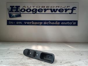 Gebruikte Schakelaar Elektrisch Raam Peugeot 307 SW (3H) 2.0 16V Prijs € 10,00 Margeregeling aangeboden door Autobedrijf Hoogerwerf
