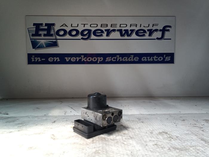 Gebruikte ABS Pomp Mercedes C (W203) 2.0 C-200K 16V Prijs € 70,00 Margeregeling aangeboden door Autobedrijf Hoogerwerf