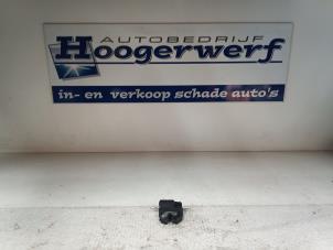 Gebruikte Slotmechaniek Achterklep Peugeot Partner 1.6 HDI 75 Prijs € 25,00 Margeregeling aangeboden door Autobedrijf Hoogerwerf