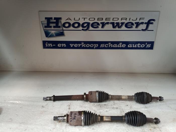 Gebruikte Steekas rechts-voor Nissan Kubistar (F10) 1.5 dCi 70 Prijs € 60,00 Margeregeling aangeboden door Autobedrijf Hoogerwerf