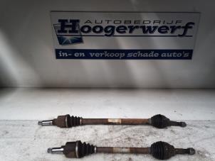 Gebruikte Aandrijfas rechts-voor Peugeot 1007 (KM) 1.4 Prijs € 40,00 Margeregeling aangeboden door Autobedrijf Hoogerwerf