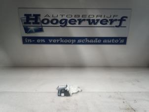 Gebruikte Raammotor Portier Volkswagen Touran (1T1/T2) 2.0 FSI 16V Prijs € 20,00 Margeregeling aangeboden door Autobedrijf Hoogerwerf