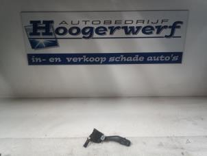 Gebruikte Ruitenwis Schakelaar Volkswagen Touran (1T1/T2) 2.0 FSI 16V Prijs € 15,00 Margeregeling aangeboden door Autobedrijf Hoogerwerf