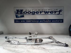 Gebruikte Ruitenwismotor + Mechaniek Volvo S60 I (RS/HV) 2.4 20V 140 Prijs € 50,00 Margeregeling aangeboden door Autobedrijf Hoogerwerf