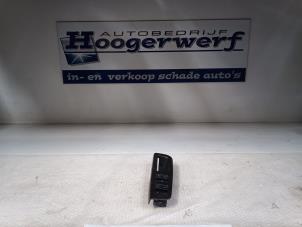 Gebruikte Elektrisch Raam Schakelaar Volkswagen Bora (1J2) 2.0 Prijs € 20,00 Margeregeling aangeboden door Autobedrijf Hoogerwerf