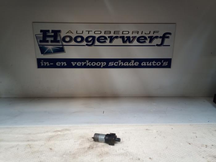 Gebruikte Waterpomp Mercedes C (W203) 2.2 C-220 CDI 16V Prijs € 25,00 Margeregeling aangeboden door Autobedrijf Hoogerwerf