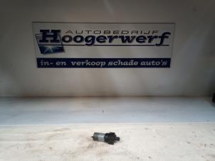 Gebruikte Koelvloeistof pomp Mercedes C (W203) 2.2 C-220 CDI 16V Prijs € 25,00 Margeregeling aangeboden door Autobedrijf Hoogerwerf