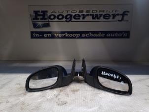 Gebruikte Spiegel Buiten links Opel Vectra C Caravan 2.2 DIG 16V Prijs € 30,00 Margeregeling aangeboden door Autobedrijf Hoogerwerf