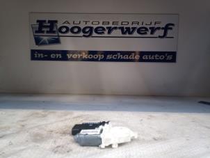 Gebruikte Portierruitmotor Volkswagen Bora (1J2) 2.0 Prijs € 20,00 Margeregeling aangeboden door Autobedrijf Hoogerwerf