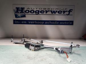 Gebruikte Ruitenwismotor + Mechaniek Mercedes CLK (R209) 3.5 350 V6 18V Prijs € 100,00 Margeregeling aangeboden door Autobedrijf Hoogerwerf