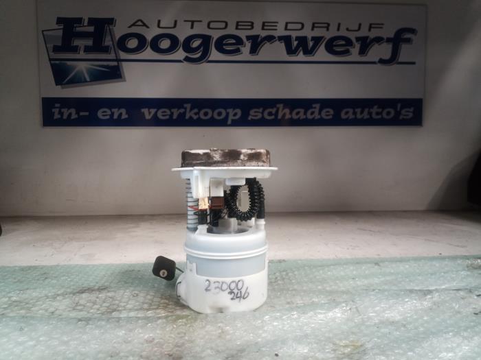 Gebruikte Tank element Pomp Renault Clio II (BB/CB) 1.2 16V Prijs € 30,00 Margeregeling aangeboden door Autobedrijf Hoogerwerf