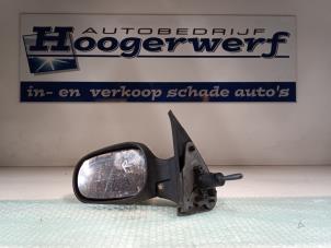 Gebruikte Spiegel Buiten rechts Nissan Micra (K12) 1.2 16V Prijs € 20,00 Margeregeling aangeboden door Autobedrijf Hoogerwerf