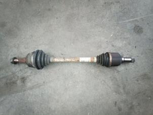 Gebruikte Homokineetas links-voor Peugeot 2008 (CU) 1.2 Vti 12V PureTech 82 Prijs € 50,00 Margeregeling aangeboden door Autobedrijf Hoogerwerf