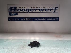 Gebruikte Slotmechaniek Kofferdeksel Peugeot 308 (L3/L8/LB/LH/LP) 1.6 BlueHDi 120 Prijs € 20,00 Margeregeling aangeboden door Autobedrijf Hoogerwerf