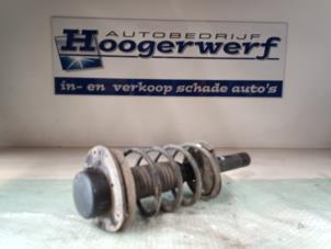Gebruikte Schokbreker rechts-voor Peugeot 206 (2A/C/H/J/S) 1.4 XR,XS,XT,Gentry Prijs € 30,00 Margeregeling aangeboden door Autobedrijf Hoogerwerf