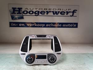 Gebruikte Chaufage Bedieningspaneel Hyundai i20 1.2i 16V Prijs € 100,00 Margeregeling aangeboden door Autobedrijf Hoogerwerf
