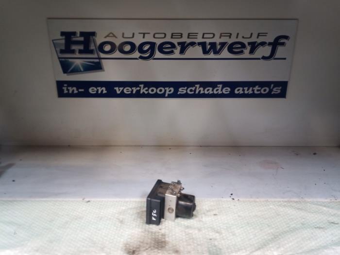 Gebruikte ABS Pomp Volvo V50 (MW) 2.4 20V Prijs € 70,00 Margeregeling aangeboden door Autobedrijf Hoogerwerf