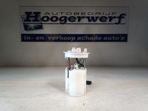 Gebruikte Brandstofpomp Elektrisch Volvo V40 (MV) 2.0 T3 16V Prijs € 50,00 Margeregeling aangeboden door Autobedrijf Hoogerwerf