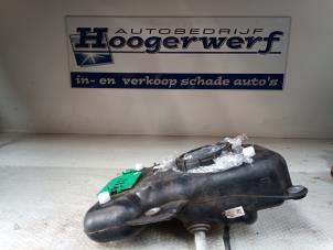 Gebruikte Adblue tank Opel Zafira Tourer (P12) 1.6 CDTI 16V ecoFLEX 136 Prijs € 200,00 Margeregeling aangeboden door Autobedrijf Hoogerwerf