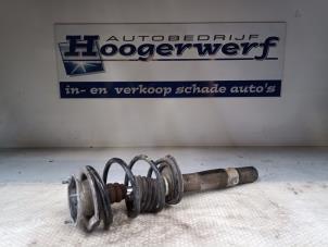 Gebruikte Veerpoot rechts-voor BMW 5 serie Touring (E61) Prijs € 30,00 Margeregeling aangeboden door Autobedrijf Hoogerwerf