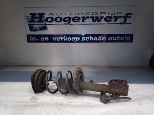 Gebruikte Schokbreker links-voor Nissan Micra (K12) 1.2 16V Prijs € 30,00 Margeregeling aangeboden door Autobedrijf Hoogerwerf