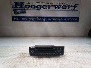 Gebruikte Radio CD Speler BMW 1 serie (E81) 120d 16V Prijs € 30,00 Margeregeling aangeboden door Autobedrijf Hoogerwerf