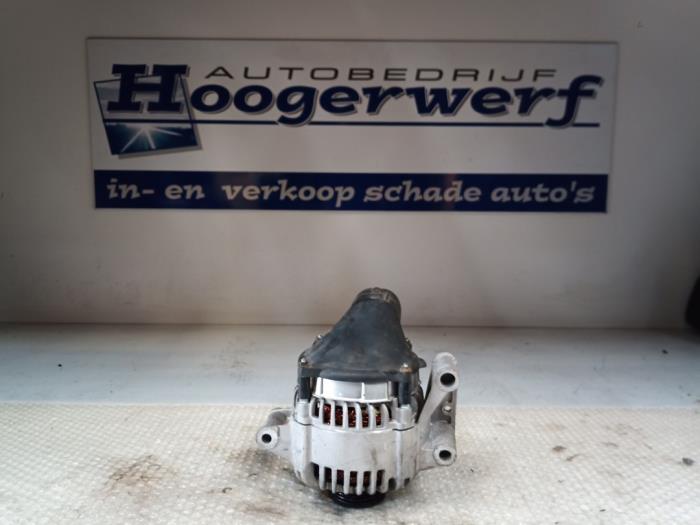 Dynamo van een Ford Mondeo III 2.0 TDCi 115 16V 2001