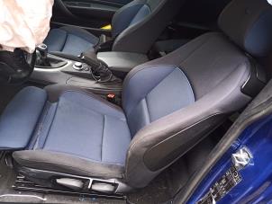 Gebruikte Voorstoel links BMW 1 serie (E81) 118i 16V Prijs € 50,00 Margeregeling aangeboden door Autobedrijf Hoogerwerf