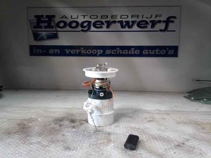 Gebruikte Tank element Pomp Mazda 3 Sport (BK) 1.6i 16V Prijs € 40,00 Margeregeling aangeboden door Autobedrijf Hoogerwerf
