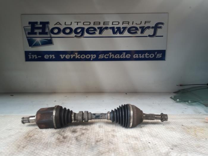 Gebruikte Aandrijfas links-voor Nissan Qashqai (J10) 2.0 dCi 4x4 Prijs € 100,00 Margeregeling aangeboden door Autobedrijf Hoogerwerf