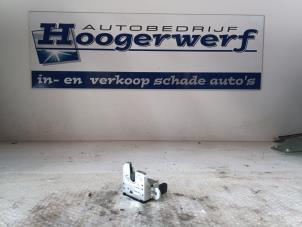 Gebruikte Slotmechaniek Achterklep Volkswagen Up! (121) 1.0 TSI 12V Prijs € 14,99 Margeregeling aangeboden door Autobedrijf Hoogerwerf