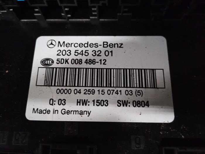 Zekeringkast van een Mercedes-Benz C (W203) 1.8 C-180K 16V 2004