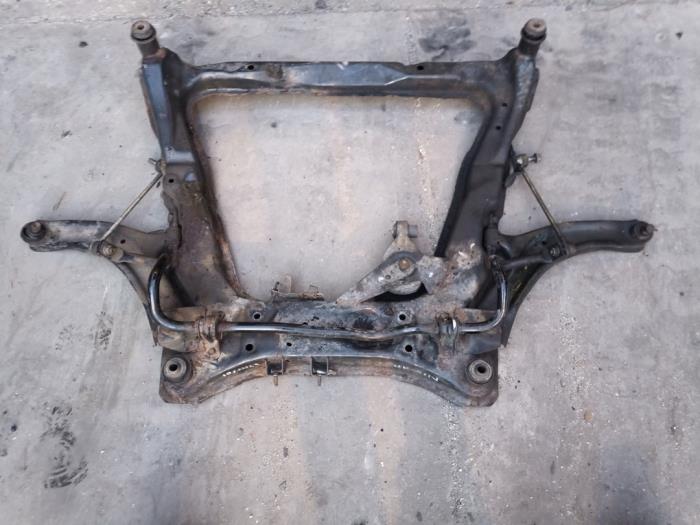 Gebruikte Subframe Nissan Qashqai (J10) 2.0 dCi 4x4 Prijs € 350,00 Margeregeling aangeboden door Autobedrijf Hoogerwerf