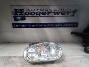 Gebruikte Koplamp links Volkswagen Golf IV (1J1) 1.6 Prijs € 25,00 Margeregeling aangeboden door Autobedrijf Hoogerwerf