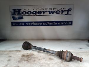 Gebruikte Aandrijfas links-achter BMW 5 serie (E60) 520i 24V Prijs € 45,00 Margeregeling aangeboden door Autobedrijf Hoogerwerf