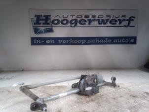 Gebruikte Ruitenwismotor + Mechaniek Volkswagen Golf VI (5K1) 1.2 TSI BlueMotion Prijs € 20,00 Margeregeling aangeboden door Autobedrijf Hoogerwerf