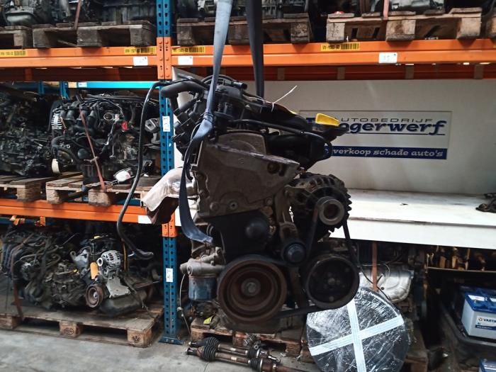 Gebruikte Motor Renault Twingo II (CN) 1.2 16V Prijs € 250,00 Margeregeling aangeboden door Autobedrijf Hoogerwerf
