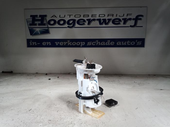 Gebruikte Brandstofpomp Elektrisch BMW 3 serie (E46/4) 316i 16V Prijs € 50,00 Margeregeling aangeboden door Autobedrijf Hoogerwerf