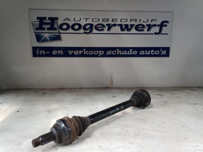 Gebruikte Aandrijfas rechts-achter BMW 5 serie (E60) 530d 24V Prijs € 40,00 Margeregeling aangeboden door Autobedrijf Hoogerwerf
