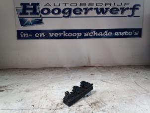 Gebruikte Raam schakelaar elektrisch Toyota Prius (NHW20) 1.5 16V Prijs € 20,00 Margeregeling aangeboden door Autobedrijf Hoogerwerf