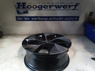 Gebruikte Velg Renault Megane E-Tech (RCB) 60 kWh Prijs € 250,00 Margeregeling aangeboden door Autobedrijf Hoogerwerf