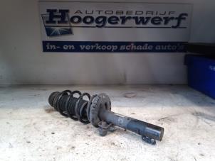 Gebruikte Schokdemper links-voor Skoda Fabia II Combi 1.2 TDI 12V Greenline Prijs € 25,00 Margeregeling aangeboden door Autobedrijf Hoogerwerf