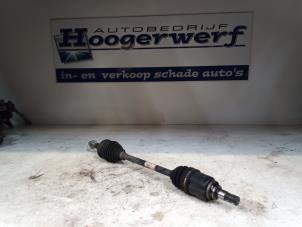 Gebruikte Aandrijfas links-voor Suzuki Swift (ZA/ZC/ZD) 1.2 16V Prijs € 50,00 Margeregeling aangeboden door Autobedrijf Hoogerwerf