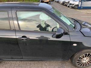 Gebruikte Portier 4Deurs rechts-voor Suzuki Swift (ZA/ZC/ZD) 1.2 16V Prijs € 175,00 Margeregeling aangeboden door Autobedrijf Hoogerwerf