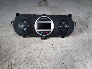 Gebruikte Bedieningspaneel Airco Renault Twingo II (CN) 1.5 dCi 75 FAP Prijs € 50,00 Margeregeling aangeboden door Autobedrijf Hoogerwerf