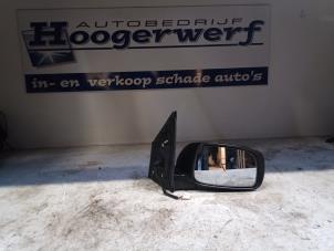Gebruikte Buitenspiegel rechts Daihatsu Sirion 2 (M3) 1.0 12V DVVT Prijs € 40,00 Margeregeling aangeboden door Autobedrijf Hoogerwerf