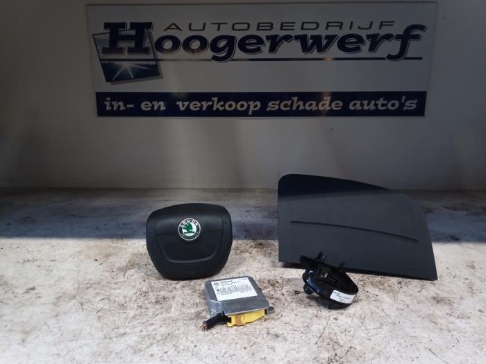 Airbag Set+Module van een Skoda Fabia II (5J) 1.2i 2009